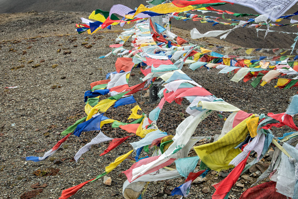 Drapeaux de prières au col de Nyile La, Bhoutan