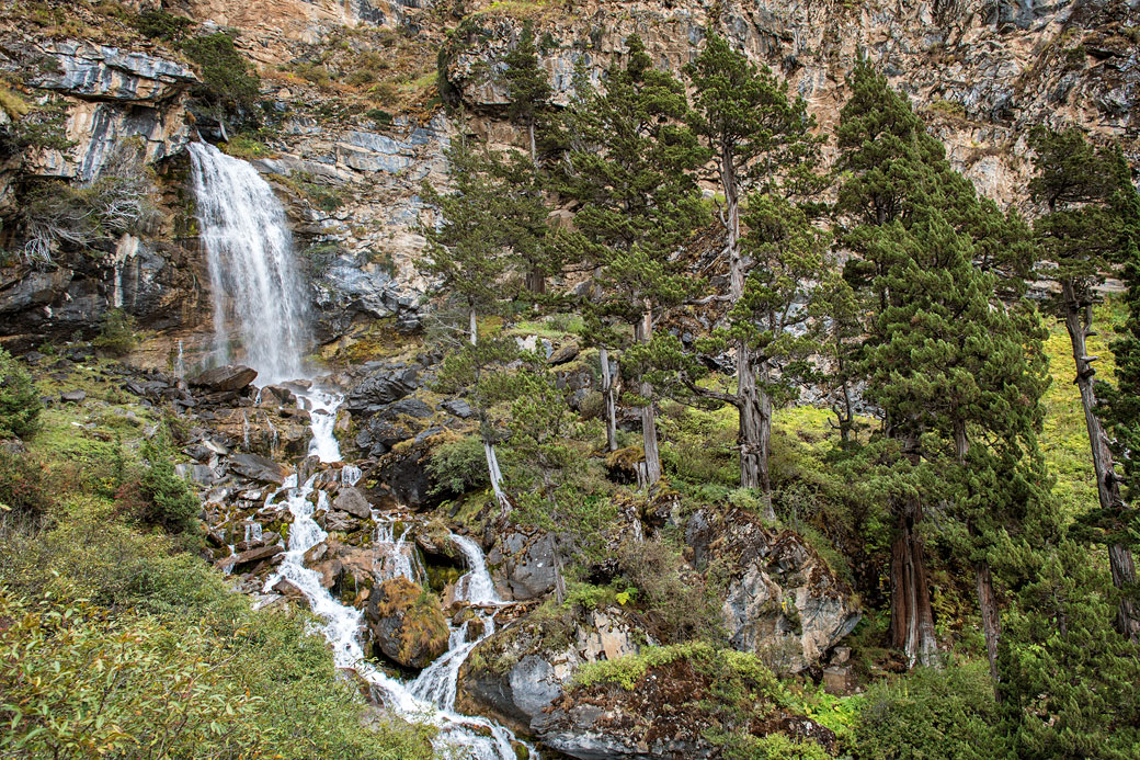 Chute d'eau près de Chebisa, Bhoutan