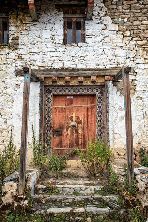 La porte du vieux Dzong de Lingshi, Bhoutan