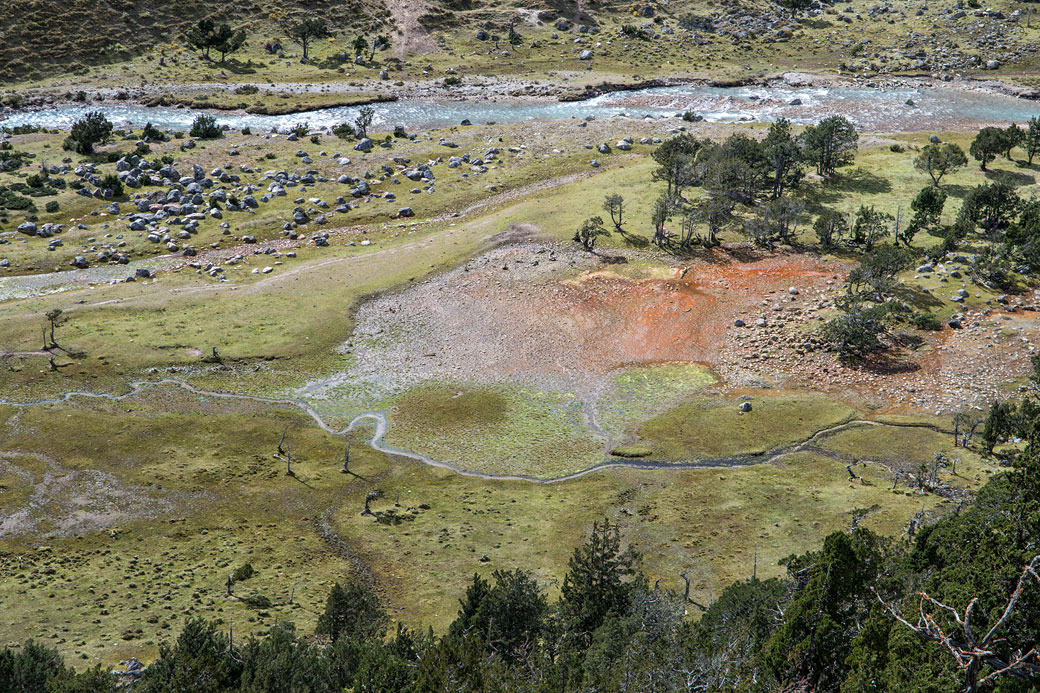 Vallée colorée près de Robluthang, Bhoutan