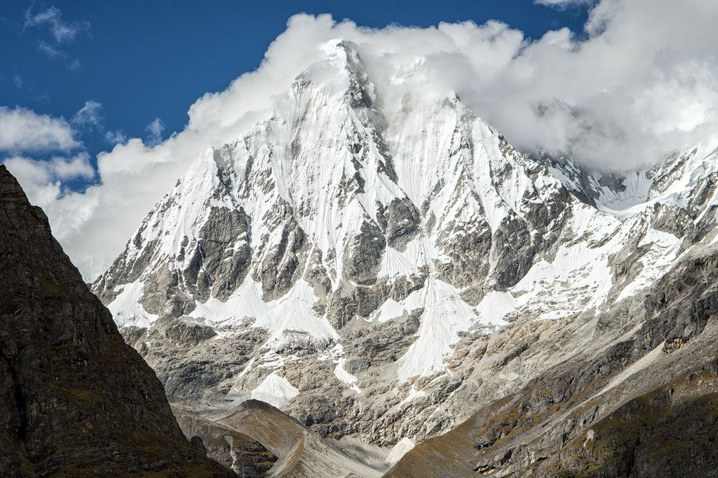 Nuages sur le Gangchhenta, Bhoutan