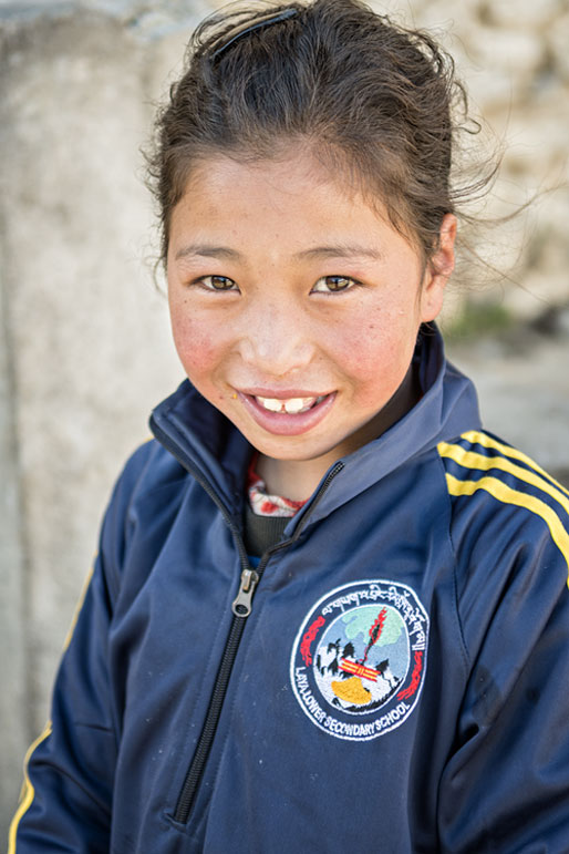 Portrait d'une écolière de Laya, Bhoutan