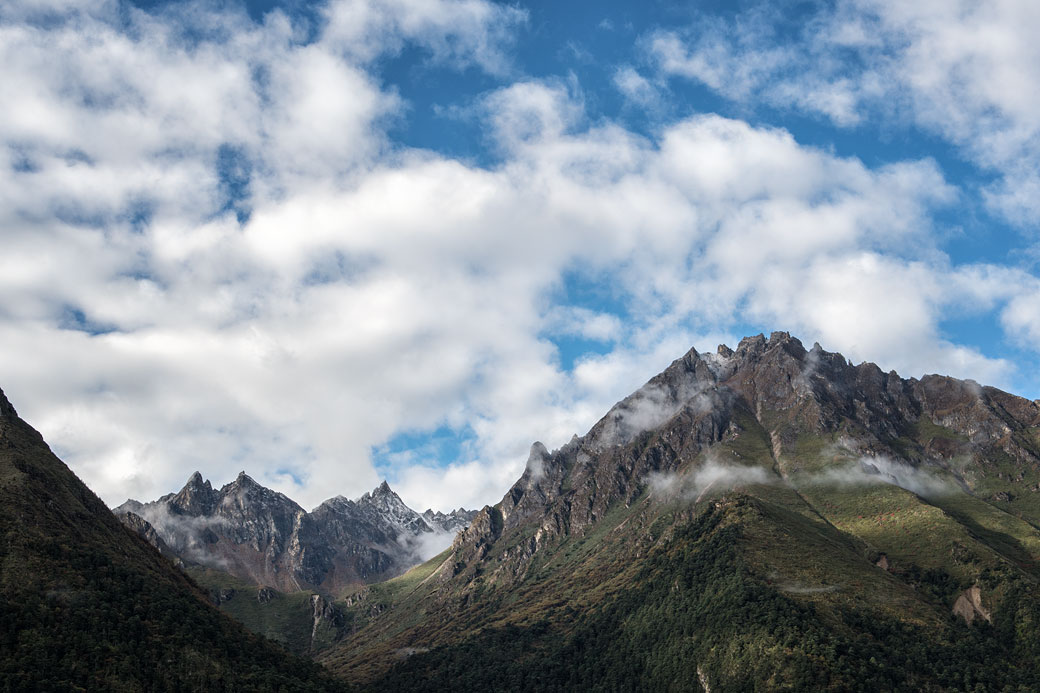 Montagnes et nuages depuis Laya, Bhoutan