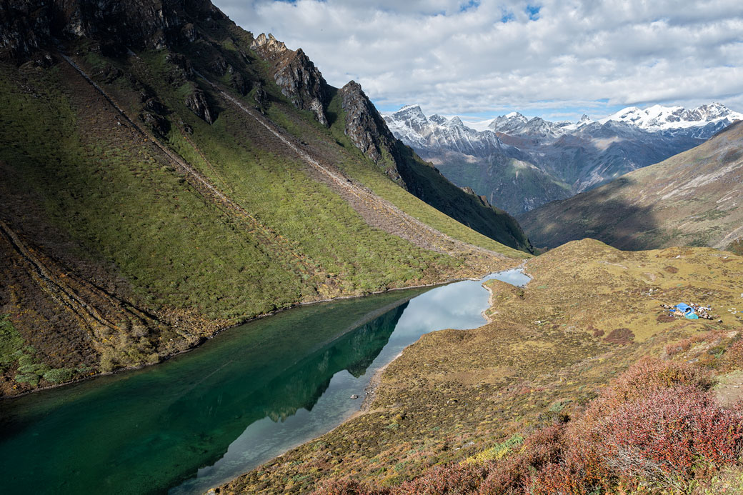 Lac de montagne et camp de Thrika, Bhoutan