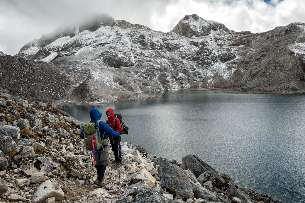 Lac d'altitude près du col de Sintia La, Bhoutan