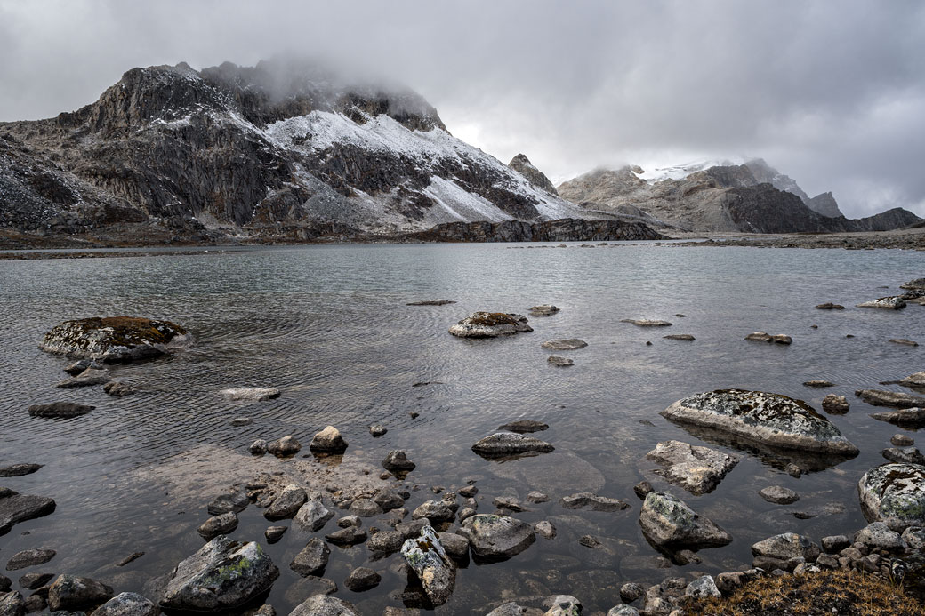 Lac d'altitude en route pour Tshochena, Bhouta