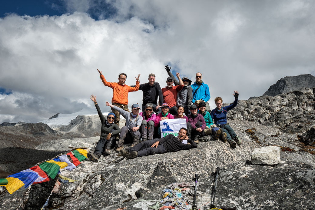 Groupe de trekkeurs au col de Loju La, Bhoutan