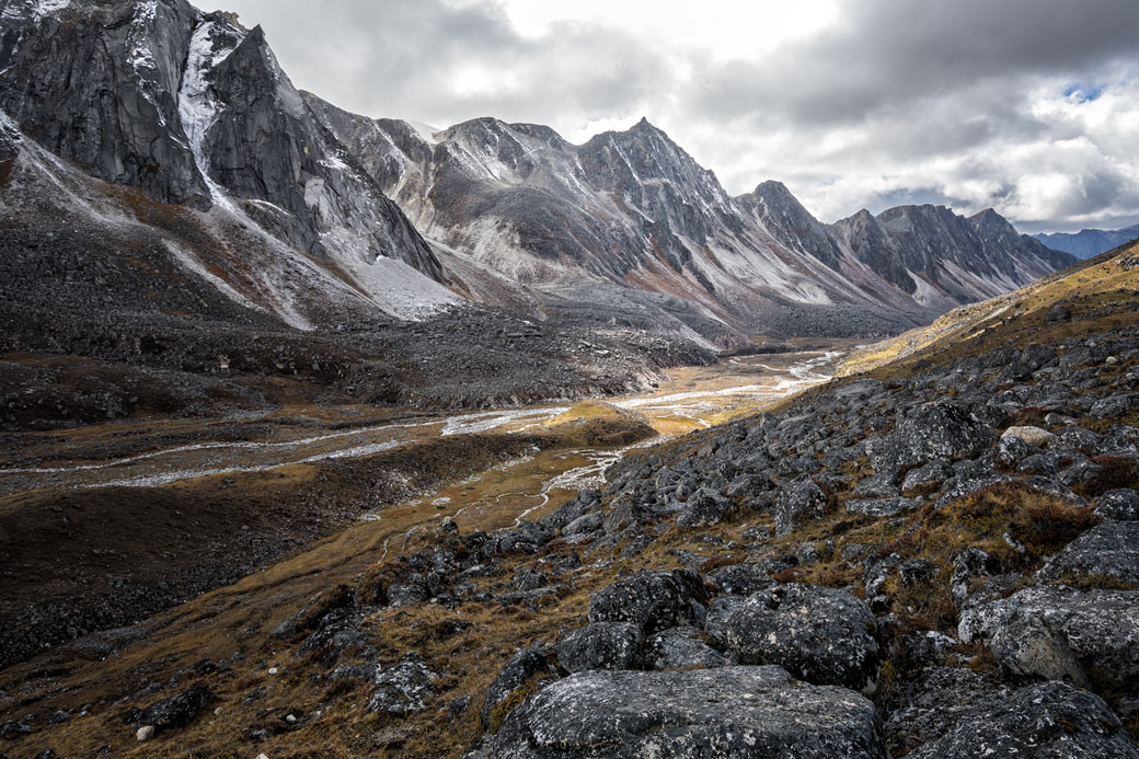 Montagnes près du camp de Jichu Dramo, Bhoutan