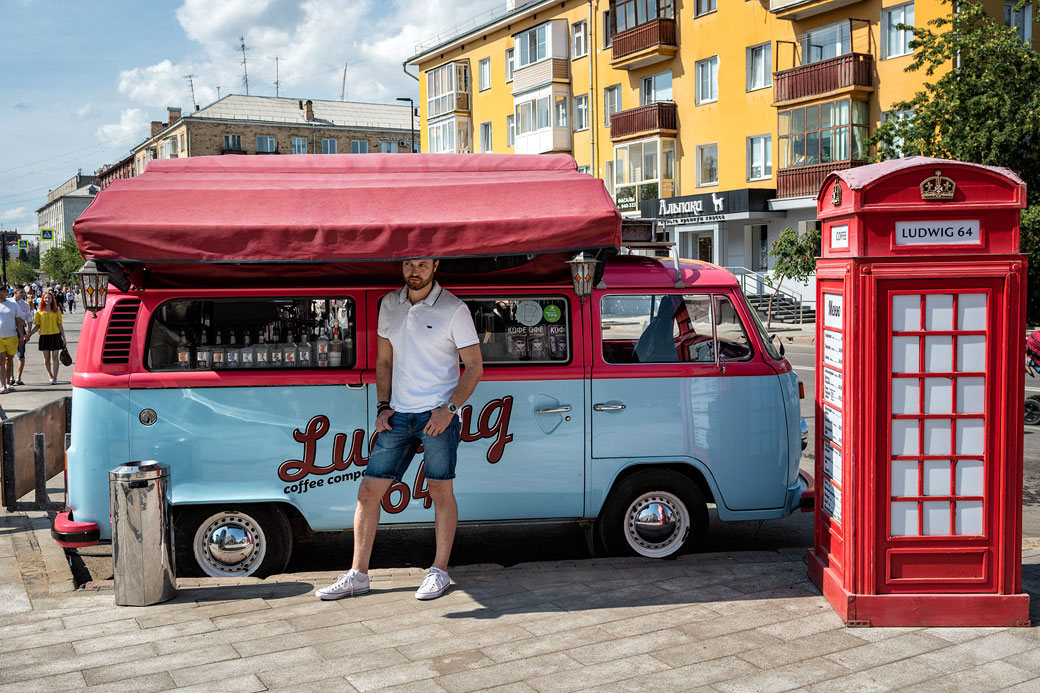 Bus bleu Ludwig 64 à Krasnoyarsk, Russie