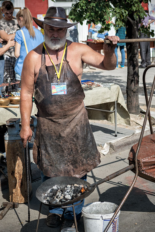 Artisan lors des célébrations de la ville de Krasnoyarsk