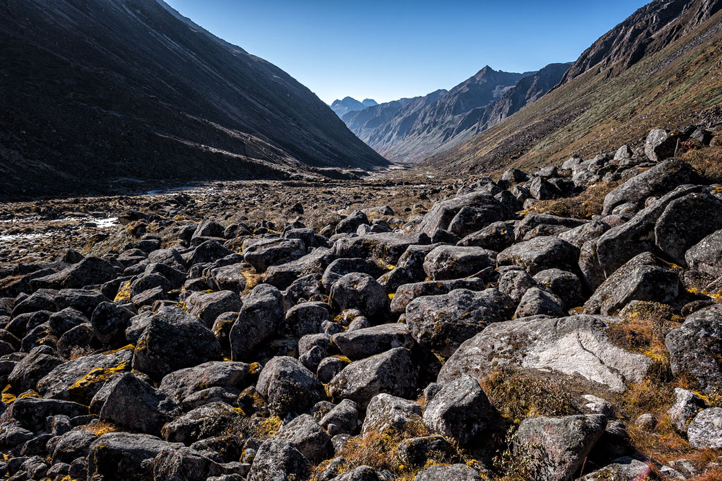 Vallée déserte en route pour Tampoe Tsho, Bhoutan