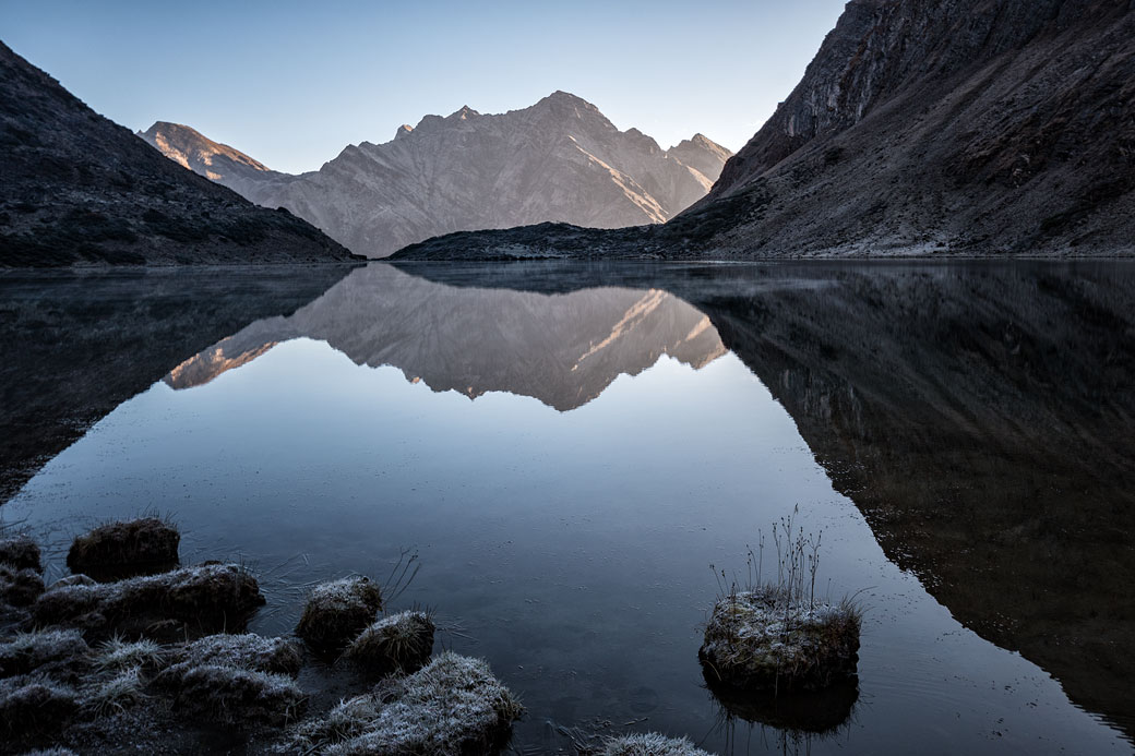 Lac de Tampoe Tsho au petit matin, Bhoutan