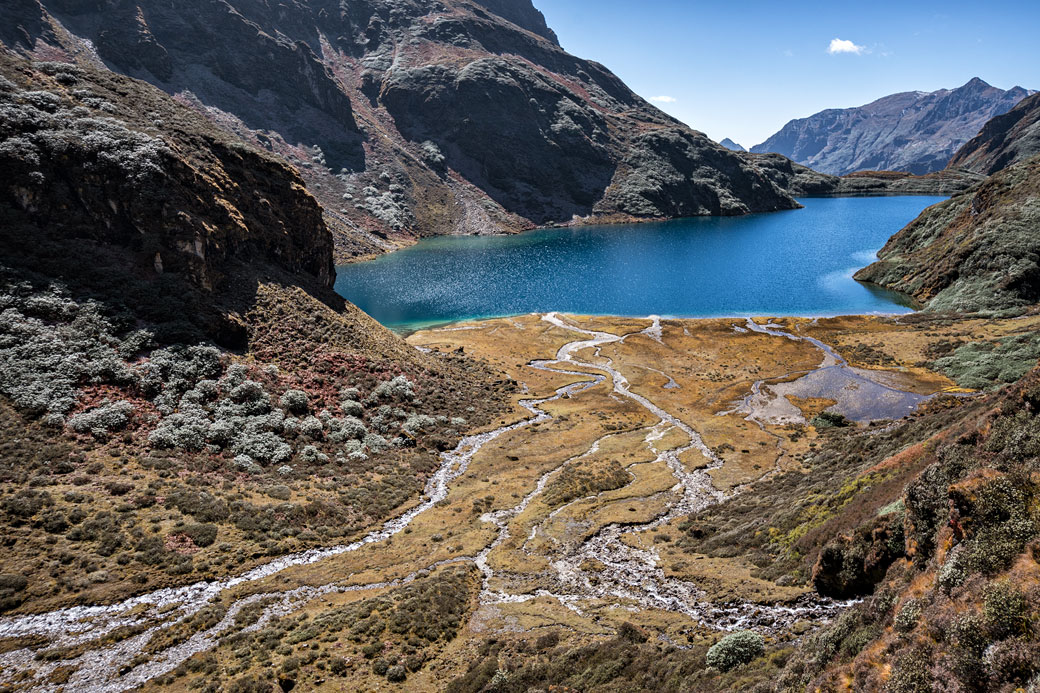 Lac de Om Tsho entre Tempe La et Maurothang, Bhoutan