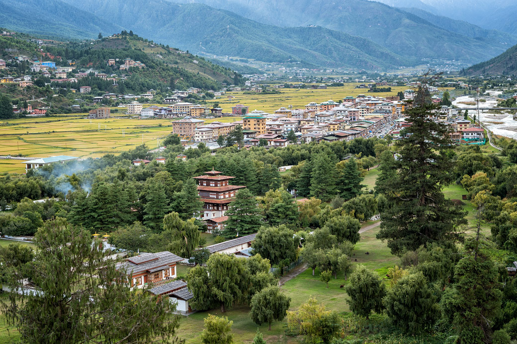 Ville de Paro et sa vallée depuis le dzong, Bhoutan