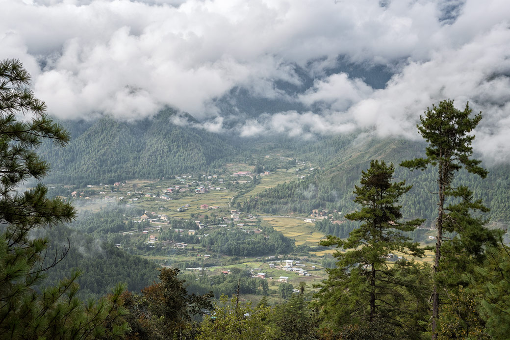 Nuages au-dessus de la vallée de Paro, Bhoutan