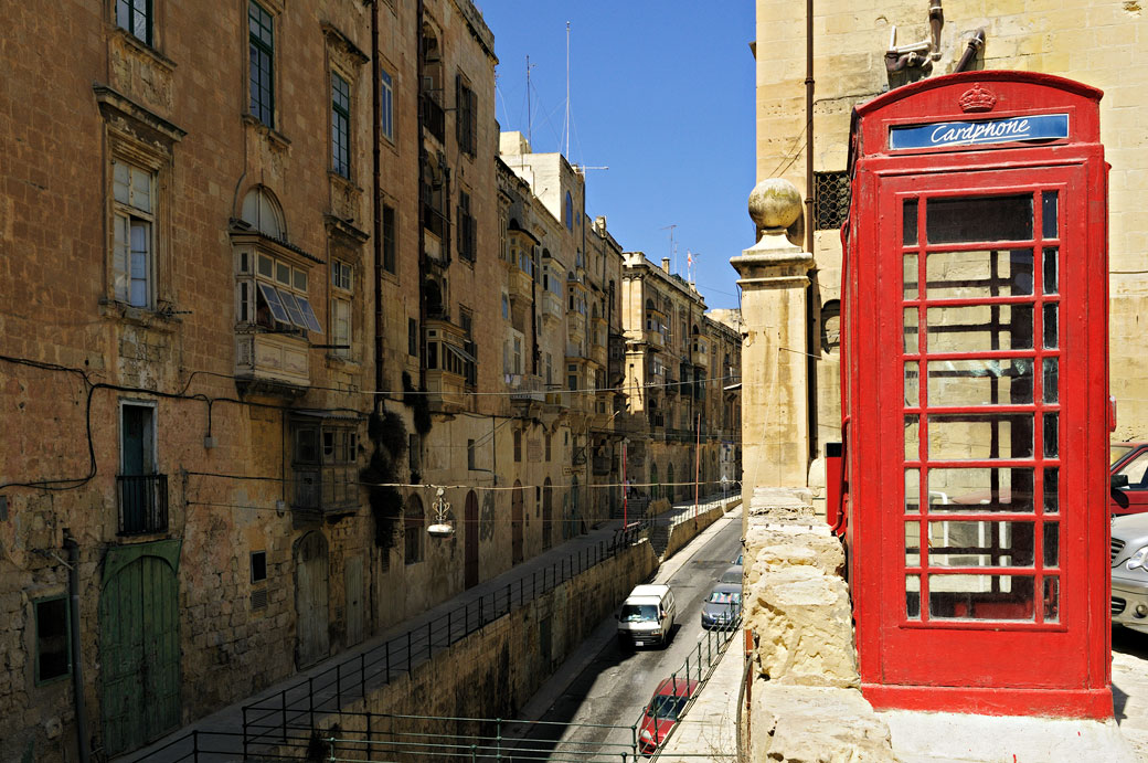 Cabine téléphonique rouge à La Valette, Malte