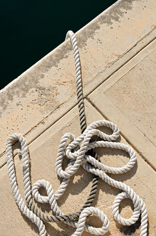Corde de marin sur le quai de Birgu, Malte