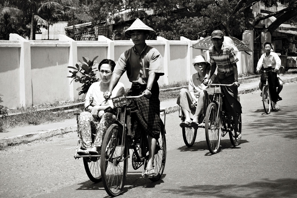 Cyclo-pousses à Sittwe dans l'État Rakhine, Birmanie