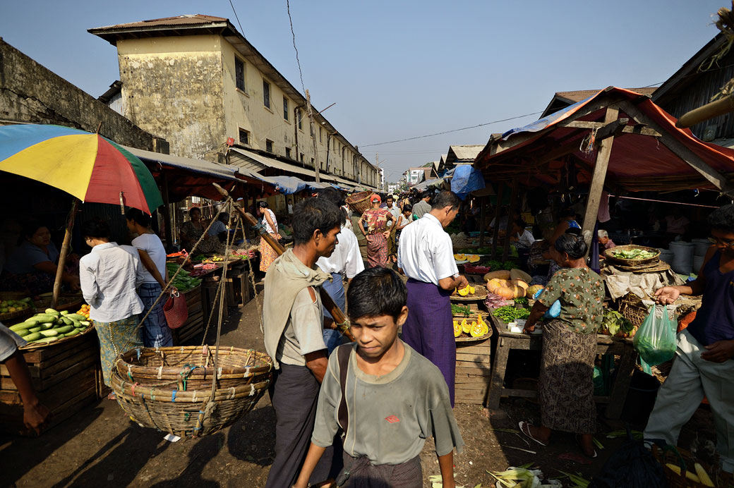 Marché de Sittwe dans l'État Rakhine, Birmanie