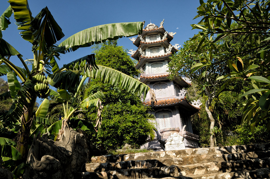 Belle pagode aux Montagnes de Marbre près de Da Nang, Vietnam