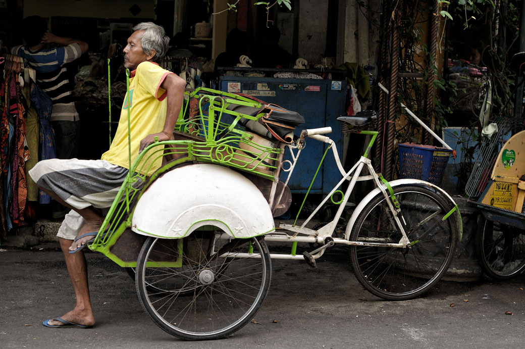 Cyclo-pousse blanc à Yogyakarta, Indonésie