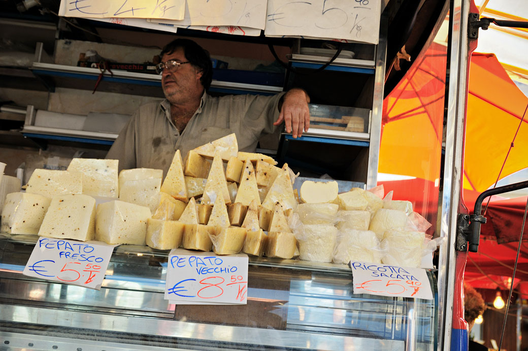 Fromages siciliens au marché de Catane en Sicile