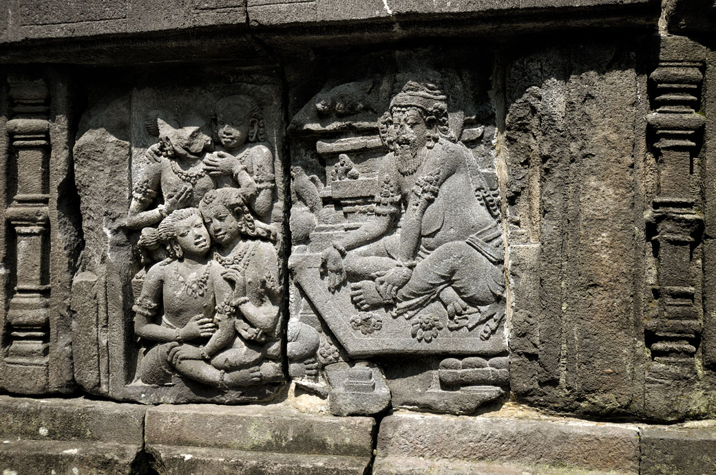 Bas-relief au Temple de Prambanan sur l'île de Java, Indonésie