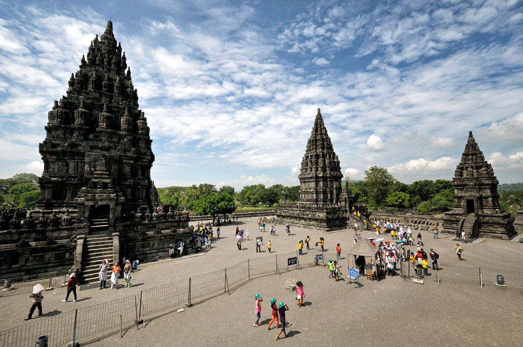 Visiteurs au Temple hindou de Prambanan, Indonésie