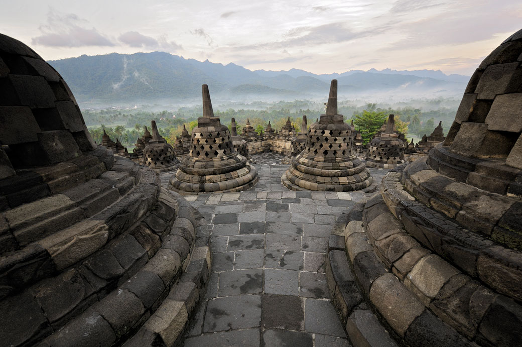 Stupas du Temple bouddhiste de Borobudur, Indonésie