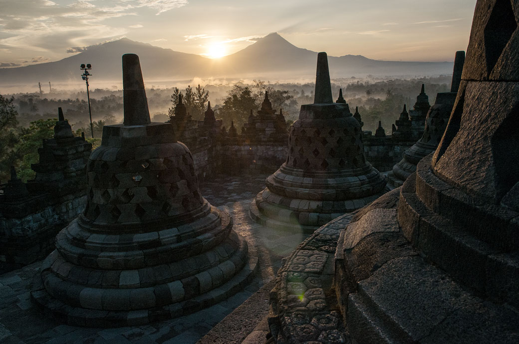 Lever de soleil au Temple de Borobudur, Indonésie