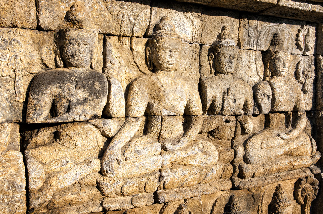 Bouddhas en bas-relief au Temple de Borobudur, Indonésie