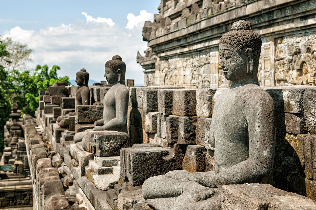 Statues de bouddhas du Temple de Borobudur, Indonésie