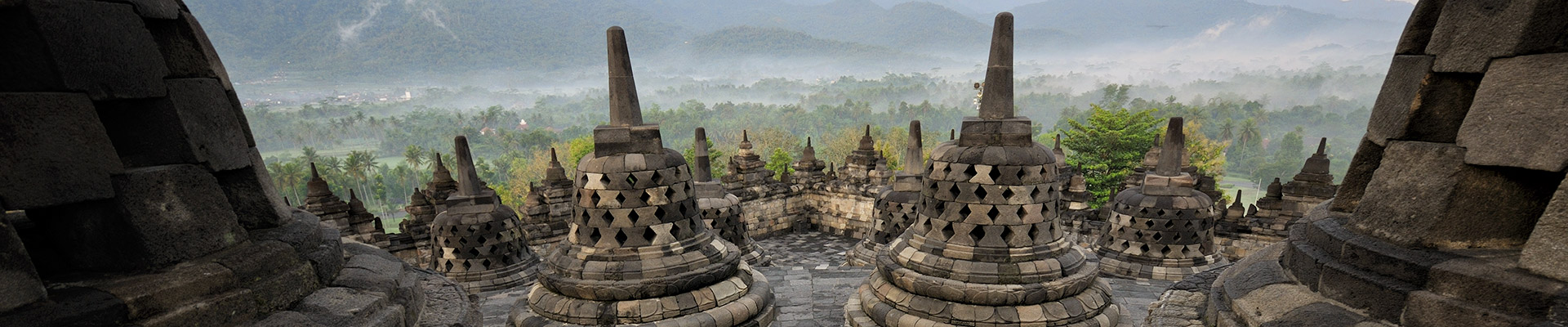 Top image Temple de Borobudur, Indonésie