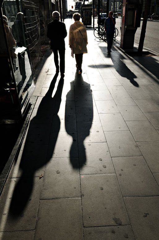 Ombres matinales dans une rue de Barcelone
