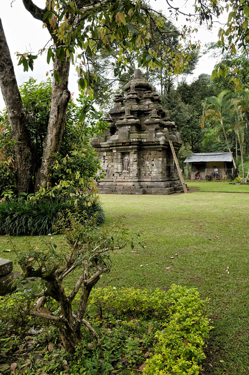 Candi Selogriyo dans la campagne javanaise, Indonésie