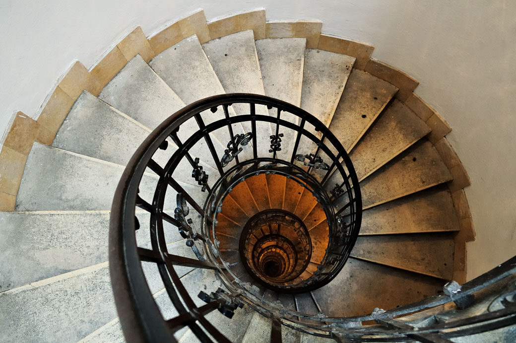 Escalier en colimaçon de la basilique Saint-Étienne de Pest, Hongrie