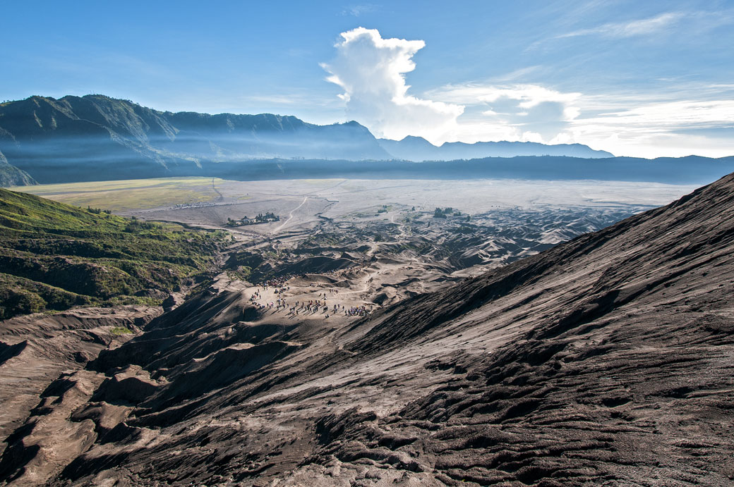 Sur la pente du volcan Bromo dans la caldeira de Tengger, Indonésie