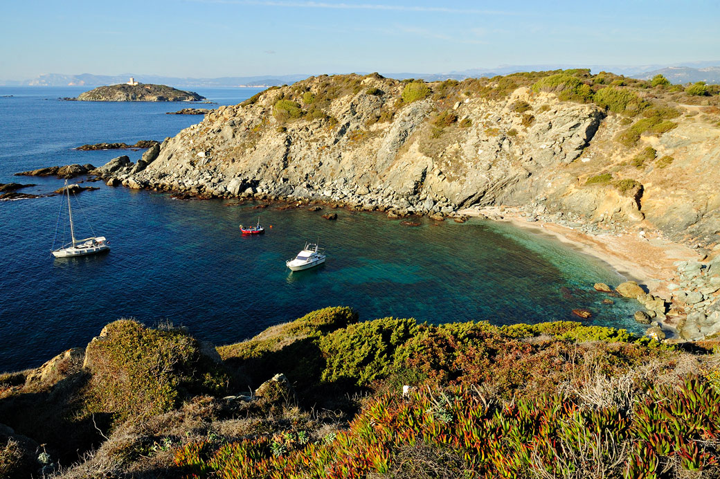 Bateaux à la pointe du Rix sur l'île des Embiez, France