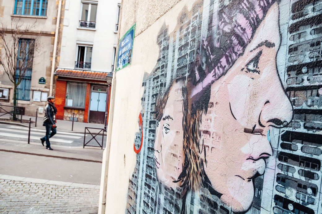 Art de rue au passage du Moulin des Prés à Paris, France