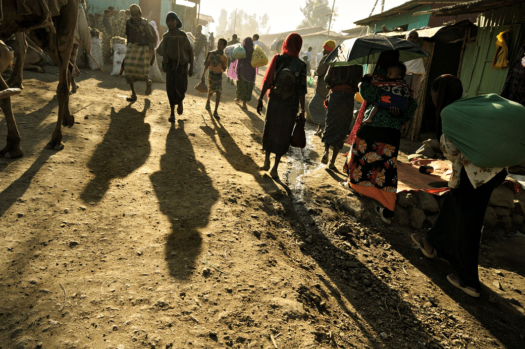 Ombres au marché de Bati, Ethiopie
