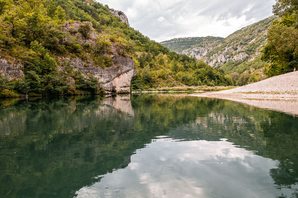 Réflexion dans les gorges du Tarn, France
