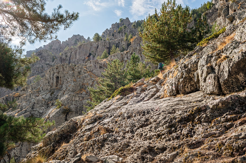 Barre rocheuse lors de la 1e étape du GR20 en Corse