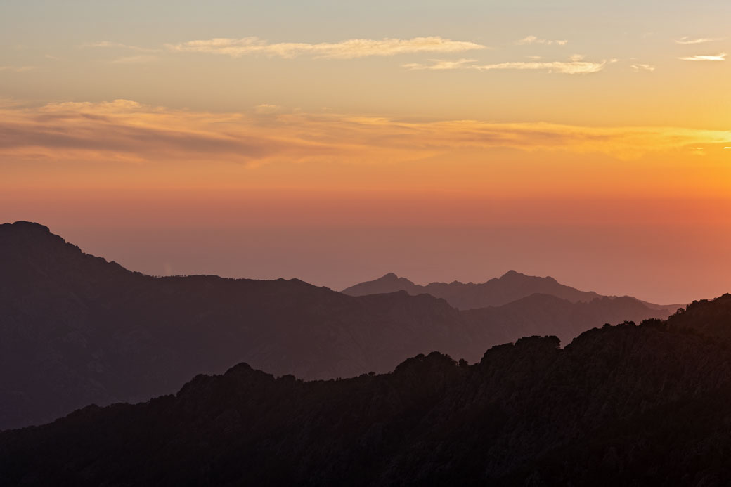 Mer et montagne au coucher du soleil depuis Ortu di u Piobbu, Corse