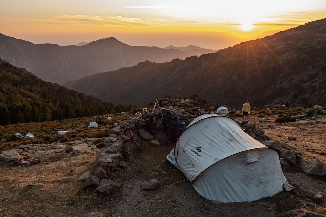 Bivouac d'Ortu di u Piobbu au coucher du soleil, Corse