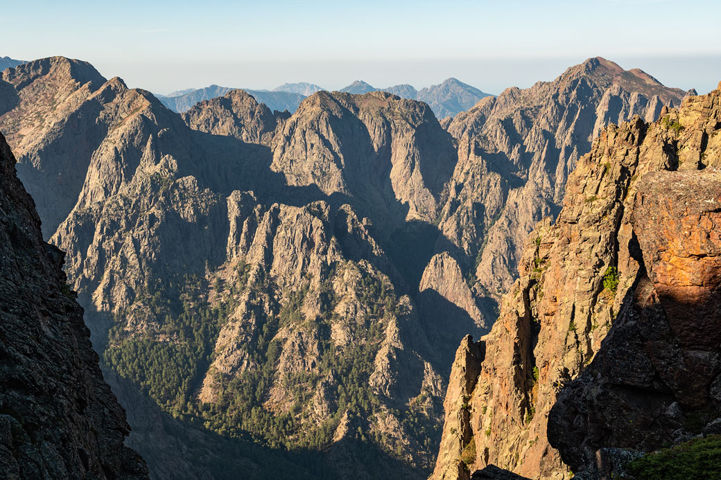 Montagnes et falaises depuis la Bocca di Pisciaghja, Corse