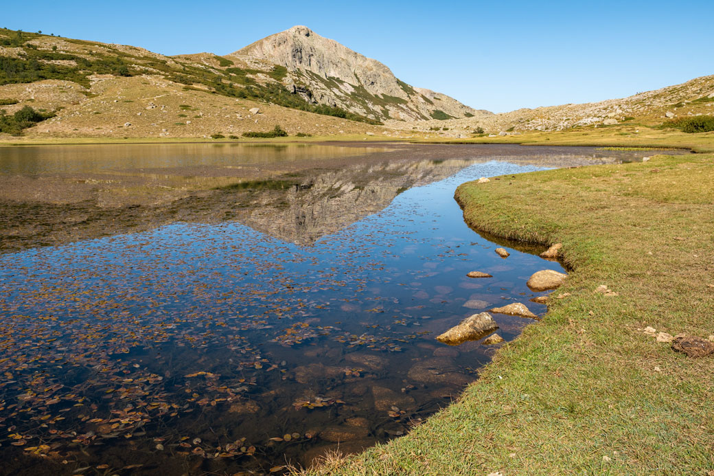 Au bord du lac de Nino sur le GR20, Corse