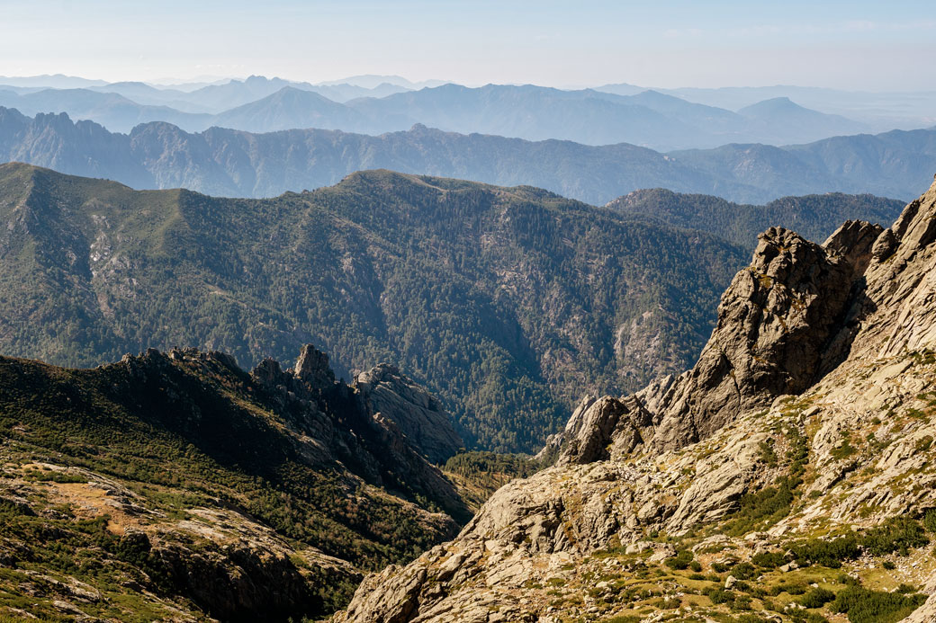 Montagnes et vallées sur la 7e étape du GR20, Corse