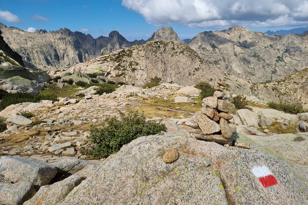 Paysage rocheux et sauvage lors de la 7e étape du GR20, Corse