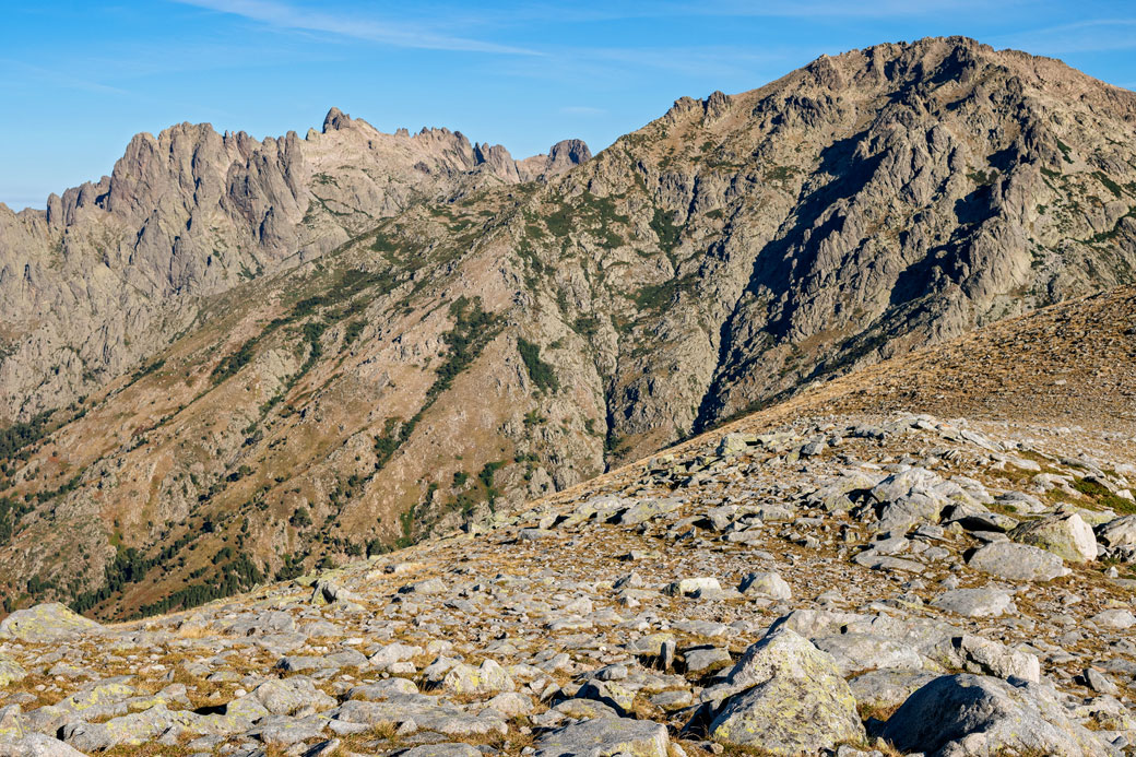 Rochers et montagnes entre Petra Piana et l'Onda par les crêtes, Corse