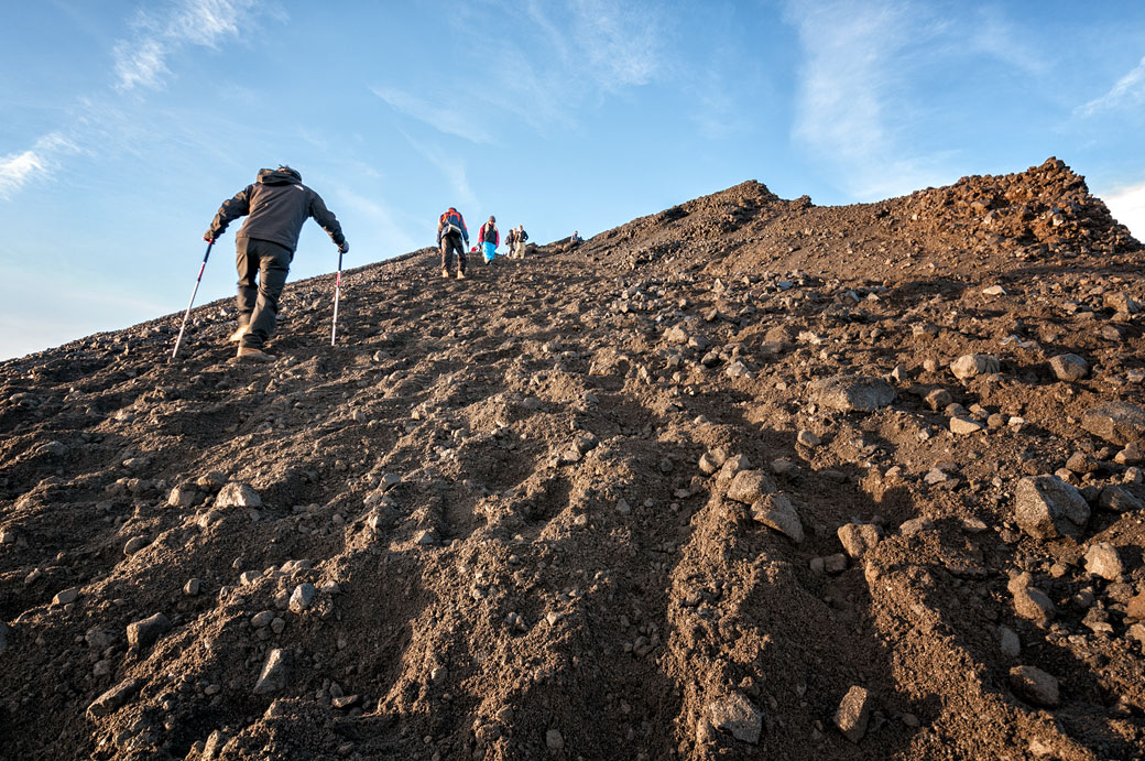 Trekkeurs près du sommet du Mont Rinjani